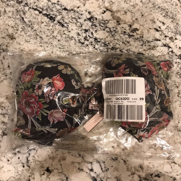 Victoria’s Secret - Dream Angels Push Up Bra/Panty - Picture 9 of 12